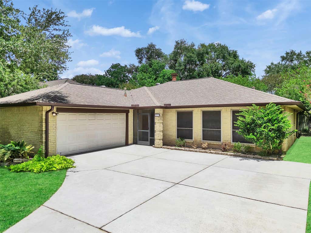 Photo of 2819 Poplar Creek Lane, Pearland, TX 77584 (MLS # 44909982)