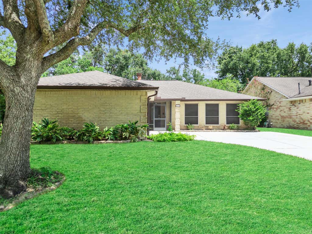 Photo of 2819 Poplar Creek Lane, Pearland, TX 77584 (MLS # 44909982)
