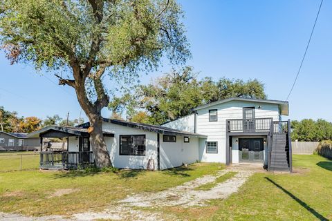 Photo of 640 Whitten Street, Clute, TX 77531 (MLS # 73494854)