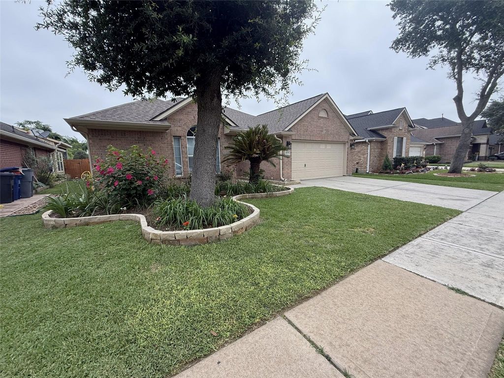 Photo of 8218 Terrace Brook Drive, Houston, TX 77040 (MLS # 72609187)