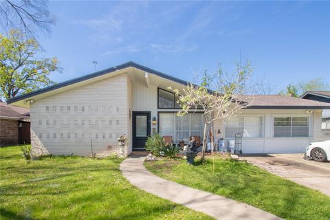 Photo of 7110 Mahoning Drive, Houston, TX 77074 (MLS # 26303107)