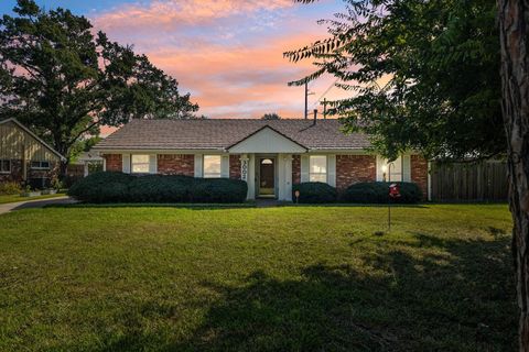 3002 Larknolls Lane Houston TX 77092