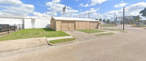 Photo of 1301 Scharpe Street, Houston, TX 77023 (MLS # 43141104)