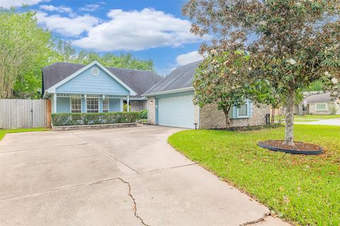 Photo of 519 E Hillary Circle, Sugar Land, TX 77498 (MLS # 28461379)