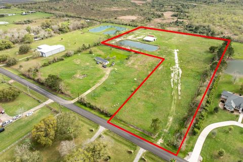 Photo of 31 County Road 533, Angleton, TX 77515 (MLS # 55569792)