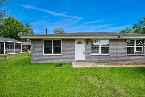 Photo of 716 Hargest Street #B, Prairie View, TX 77446 (MLS # 43521641)