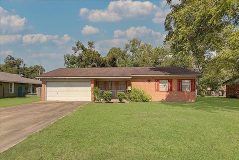 225 Palm Lane Lake Jackson TX 77566