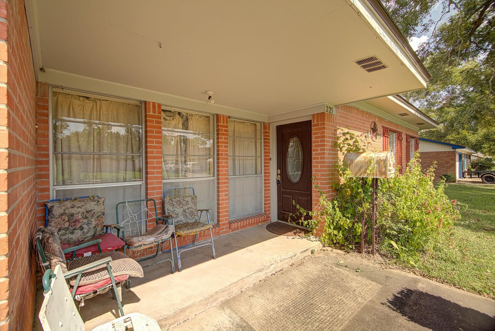 225 Palm Lane