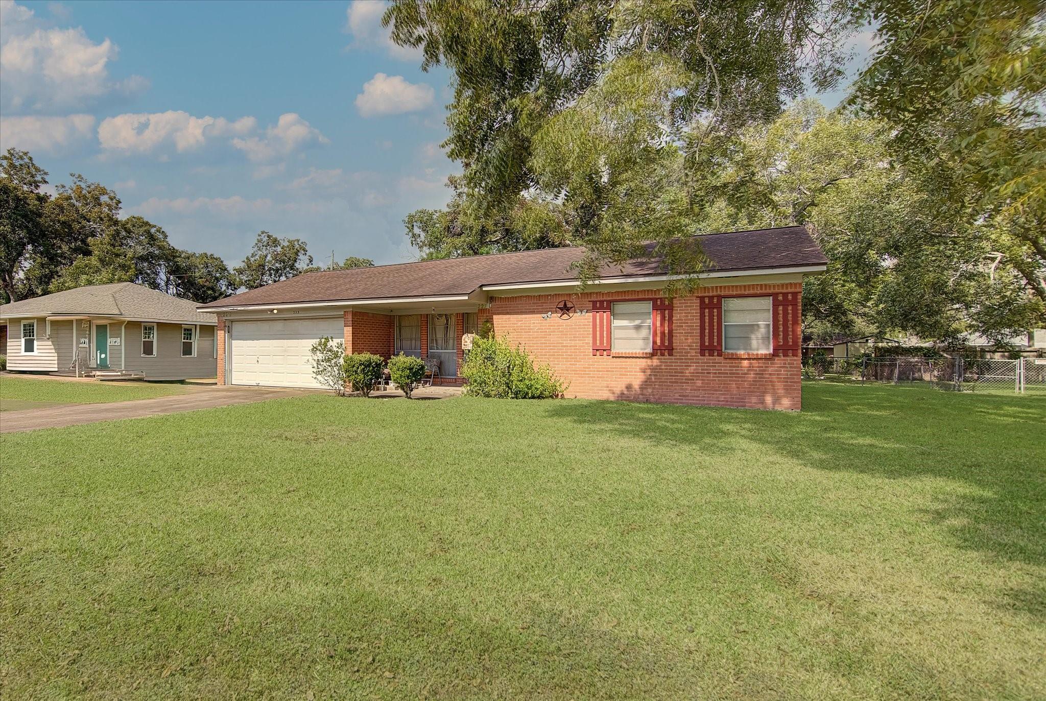 225 Palm Lane