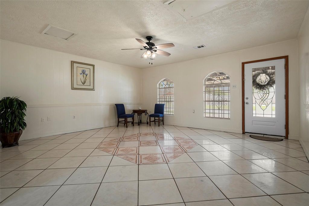 Photo of 522 Hollyvale Dr DR, Houston, TX 77060 (MLS # 64400805)