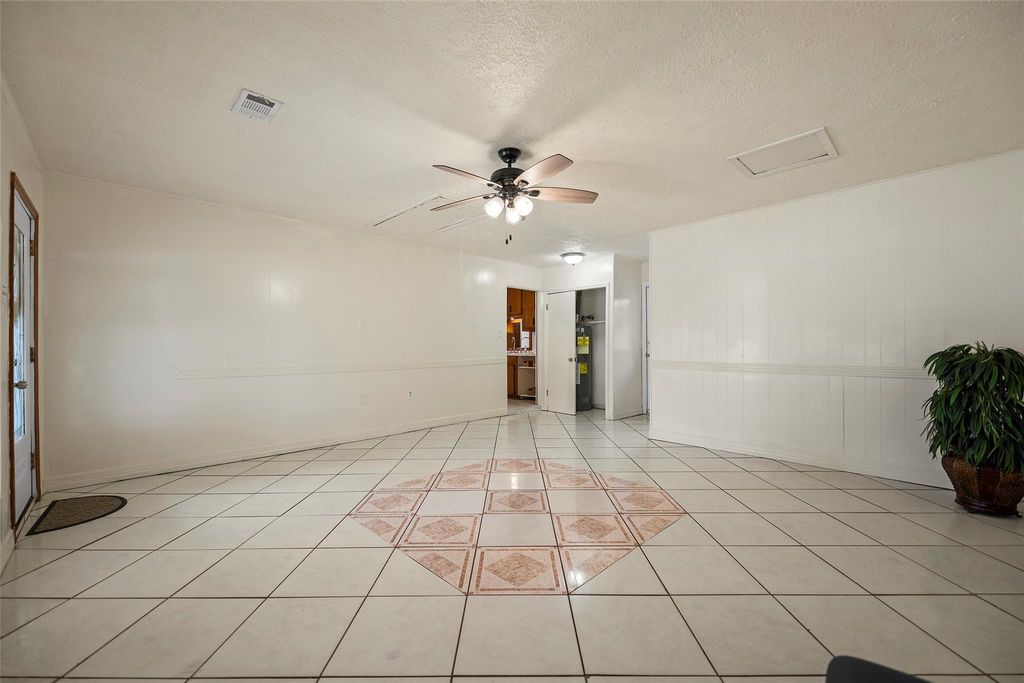 Photo of 522 Hollyvale Dr DR, Houston, TX 77060 (MLS # 64400805)