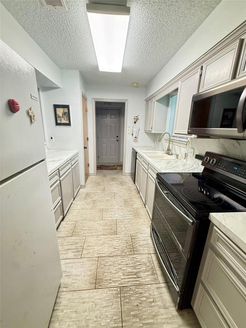 Tiny photo for 1410 S Dance Drive, West Columbia, TX 77486 (MLS # 43302434)
