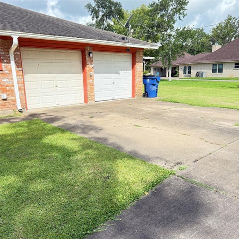 Tiny photo for 1410 S Dance Drive, West Columbia, TX 77486 (MLS # 43302434)