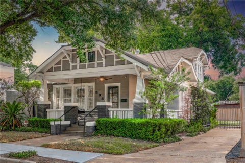 Photo of 808 Woodrow Street, Houston, TX 77006 (MLS # 15741875)