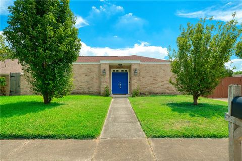Photo of 10919 Villa Lea Lane, Houston, TX 77071 (MLS # 93918071)