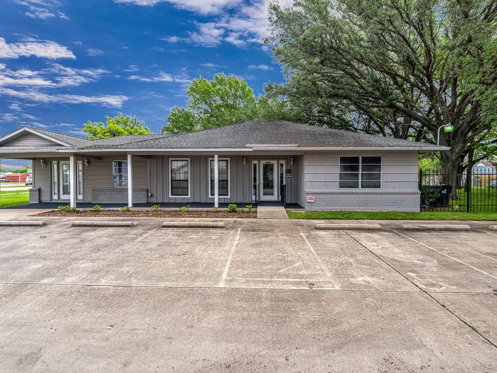 Photo of 1105 San Jacinto Street, Rosenberg, TX 77471 (MLS # 93227522)