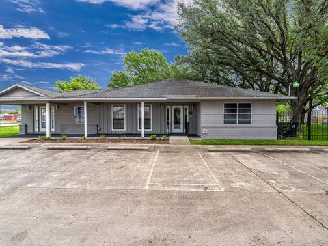 Photo of 1105 San Jacinto Street, Rosenberg, TX 77471 (MLS # 93227522)