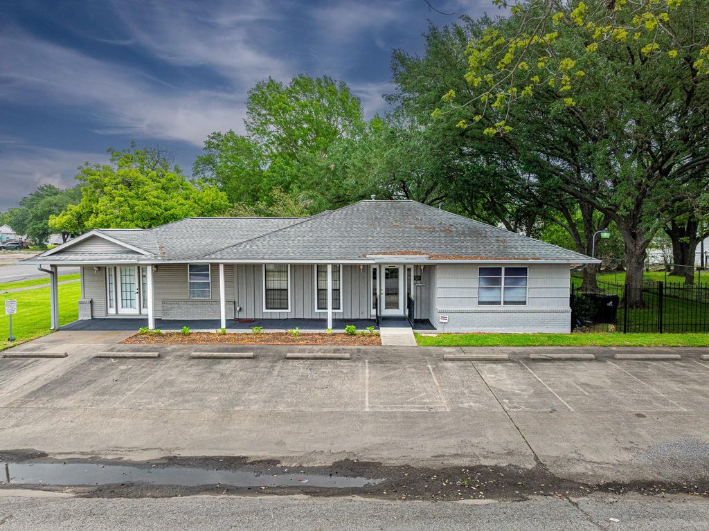 Photo of 1105 San Jacinto Street, Rosenberg, TX 77471 (MLS # 93227522)