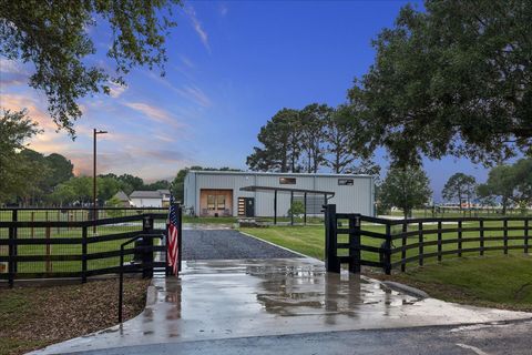 Photo of 38 E Kitty Hawk Street, Richmond, TX 77406 (MLS # 43201974)