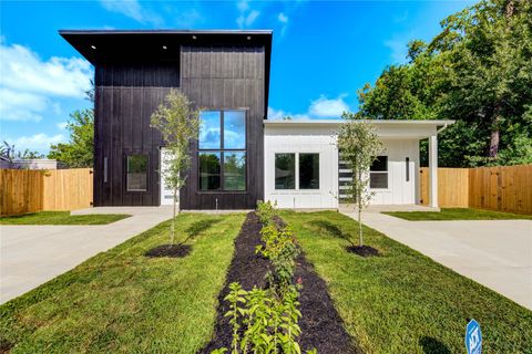 Photo of 6710 Kassarine Pass #A/B, Houston, TX 77033 (MLS # 95585284)
