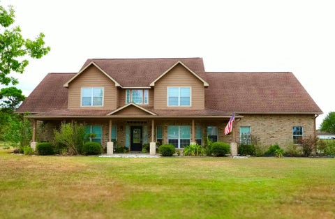 Photo of 307 Standing Oaks Lane, Sealy, TX 77474 (MLS # 93905570)