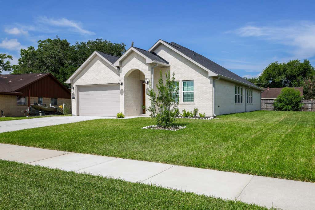 Photo of 2303 Cunningham Drive, Pearland, TX 77581 (MLS # 50895913)
