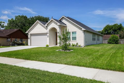 Photo of 2303 Cunningham Drive, Pearland, TX 77581 (MLS # 50895913)