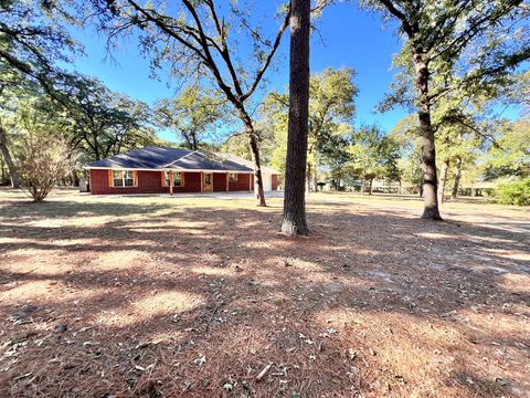 Photo of 10 Oak Creek Drive, Huntsville, TX 77340 (MLS # 64058085)