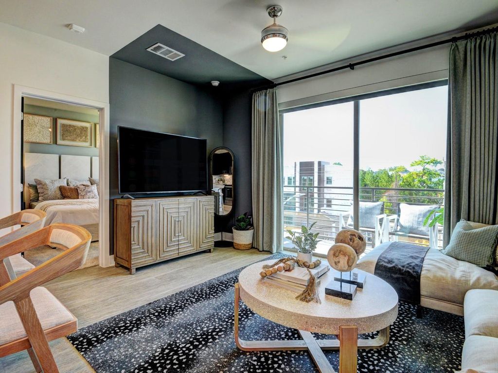 Photo of 6400 Washington Avenue #336, Houston, TX 77007 (MLS # 32081605)