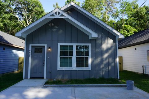 Photo of 9866 Arbor Oak, Willis, TX 77318 (MLS # 21391975)