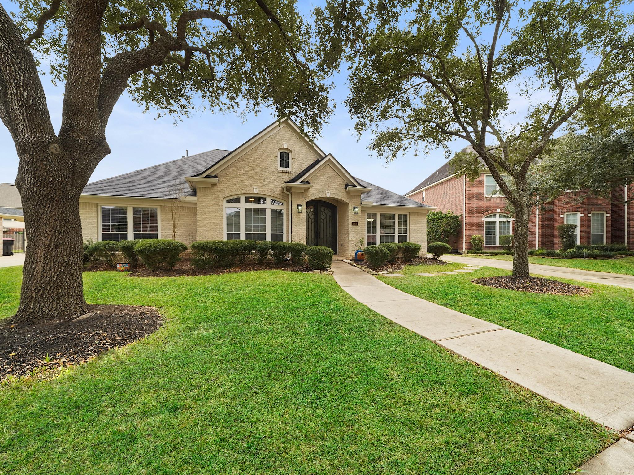 3906 Figure Four Lake Lane