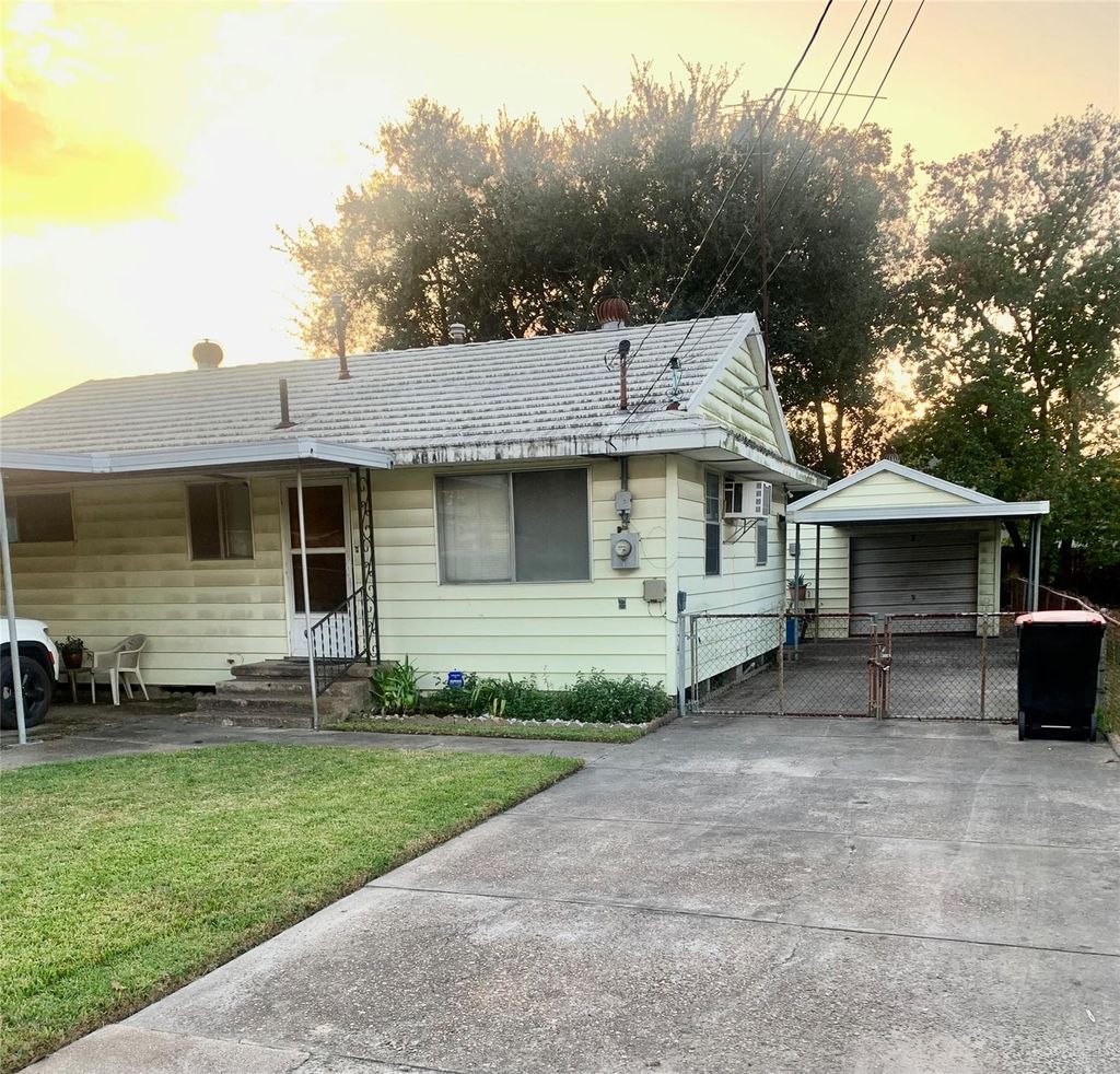 Photo of 638 Hollywood Street, Houston, TX 77015 (MLS # 50660710)