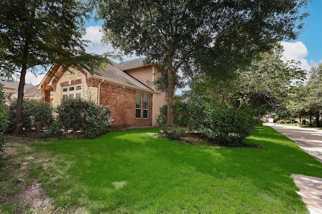 Photo of 19 Patina Pines Place, The Woodlands, TX 77381 (MLS # 55054574)
