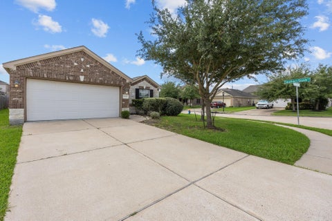 Photo of 13202 Southern Creek Drive, Pearland, TX 77584 (MLS # 92339561)