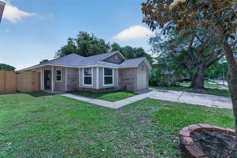 Photo of 12534 Warrenwood Drive, Houston, TX 77066 (MLS # 55360018)