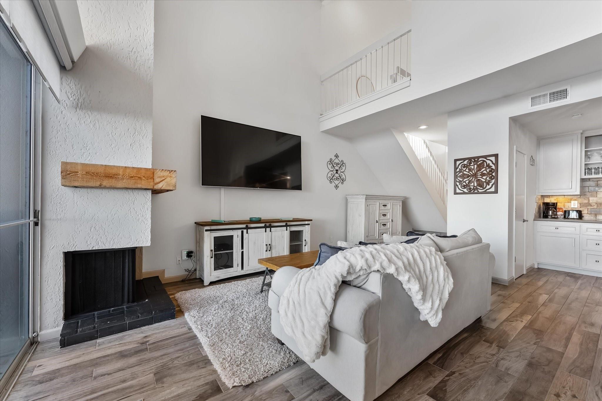 3942 Knollcrest Drive