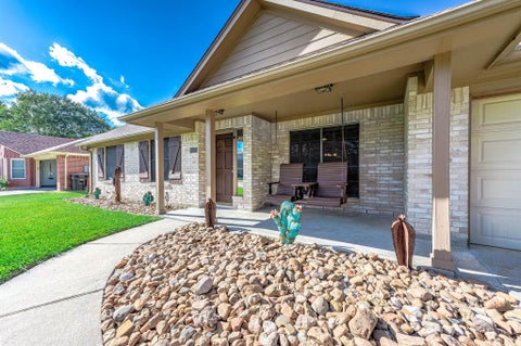 Photo of 3206 Fox Run Drive, Alvin, TX 77511 (MLS # 71463250)