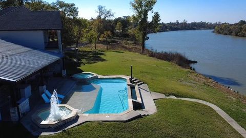 206 Elm Street Highlands TX 77562