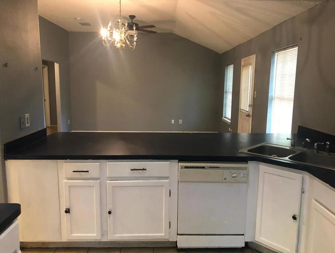 1015 W Clarendon Drive