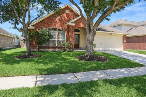 Homes For Sale - 9902 Memorial Crossing Drive<br/> Tomball, TX 77375