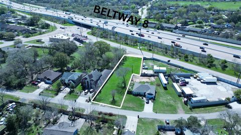 Photo of 6633 Tadlock Lane, Houston, TX 77085 (MLS # 63889896)