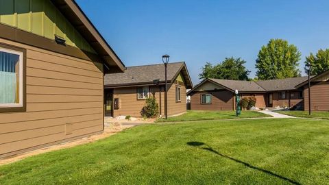 Photo of 220 Holiday Ln Ln, Other, OR 97540 (MLS # 96870013)