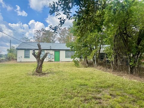 Photo of 11809 County Road 458c, Angleton, TX 77515 (MLS # 68236725)