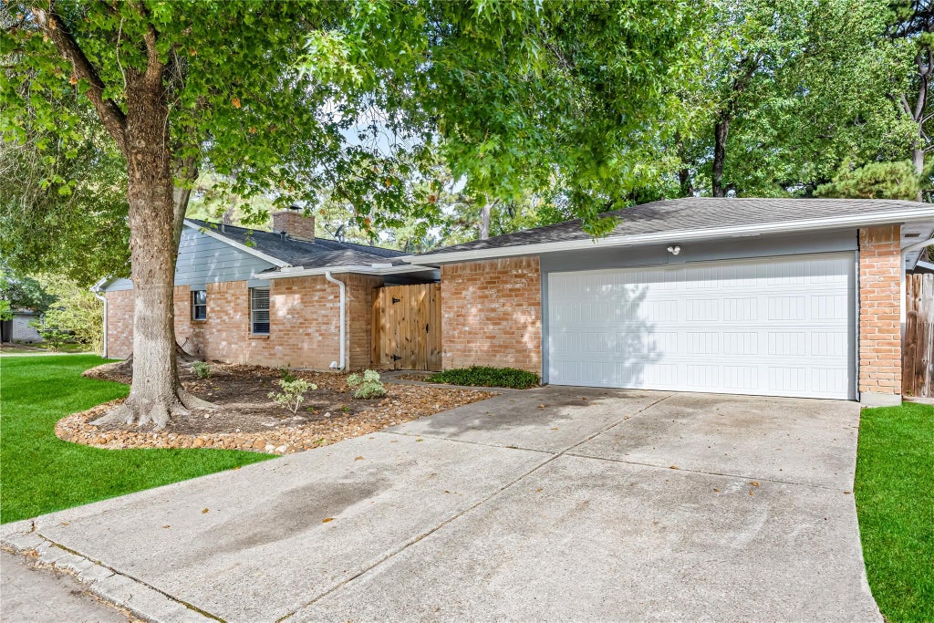 Photo of 23402 Lestergate Drive, Spring, TX 77373 (MLS # 71309325)