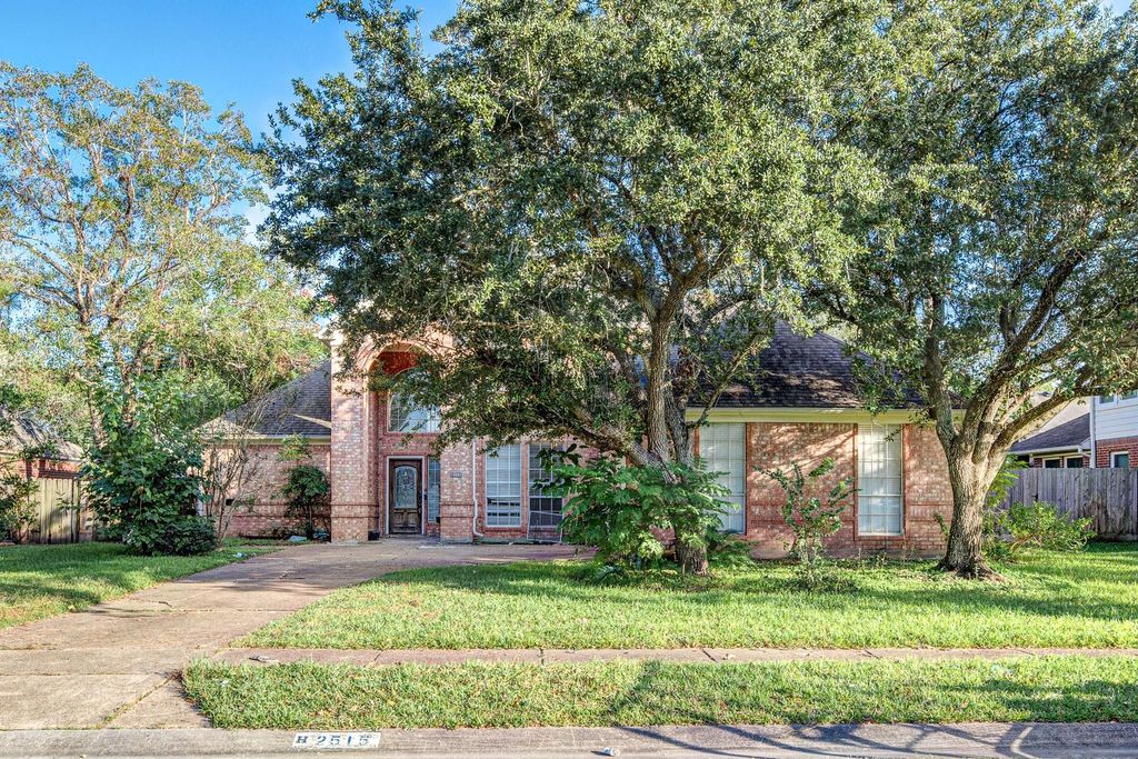 Photo of 2515 Falcon Ridge Street, Pearland, TX 77584 (MLS # 50870877)
