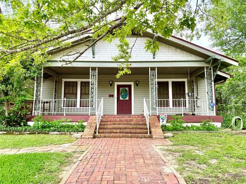 Photo of 607 W Fox Street, Caldwell, TX 77836 (MLS # 50423216)
