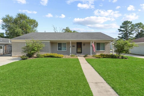 Photo of 5618 Dawnridge Drive, Houston, TX 77035 (MLS # 97462017)