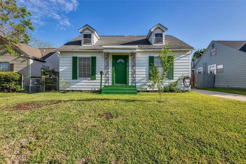Photo of 218 Olive Avenue, Pasadena, TX 77506 (MLS # 74453919)