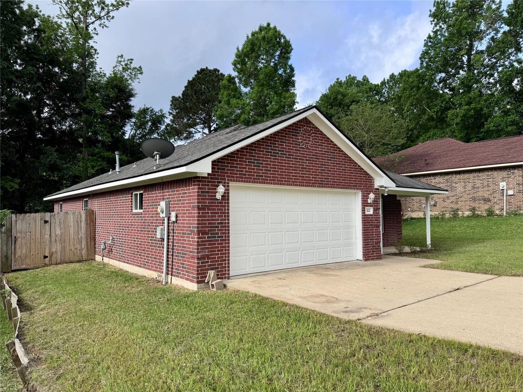 Photo of 322 Green Leaf Street, Huntsville, TX 77340 (MLS # 47633093)