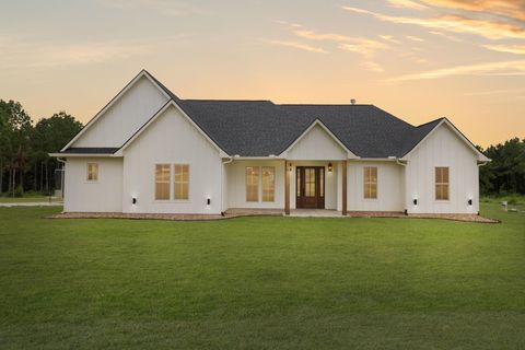 Photo of 303 Bonfire Bend, Livingston, TX 77351 (MLS # 93511027)